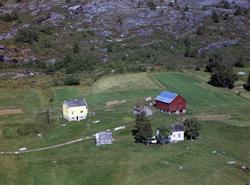 Gårdsbruk. "Molund", tidligere eier Asmund og Ingebertine Je