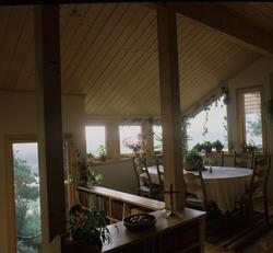 Spiseplass i hovedrom i to nivåer. Arkitekt ATEK v/Jan Linde