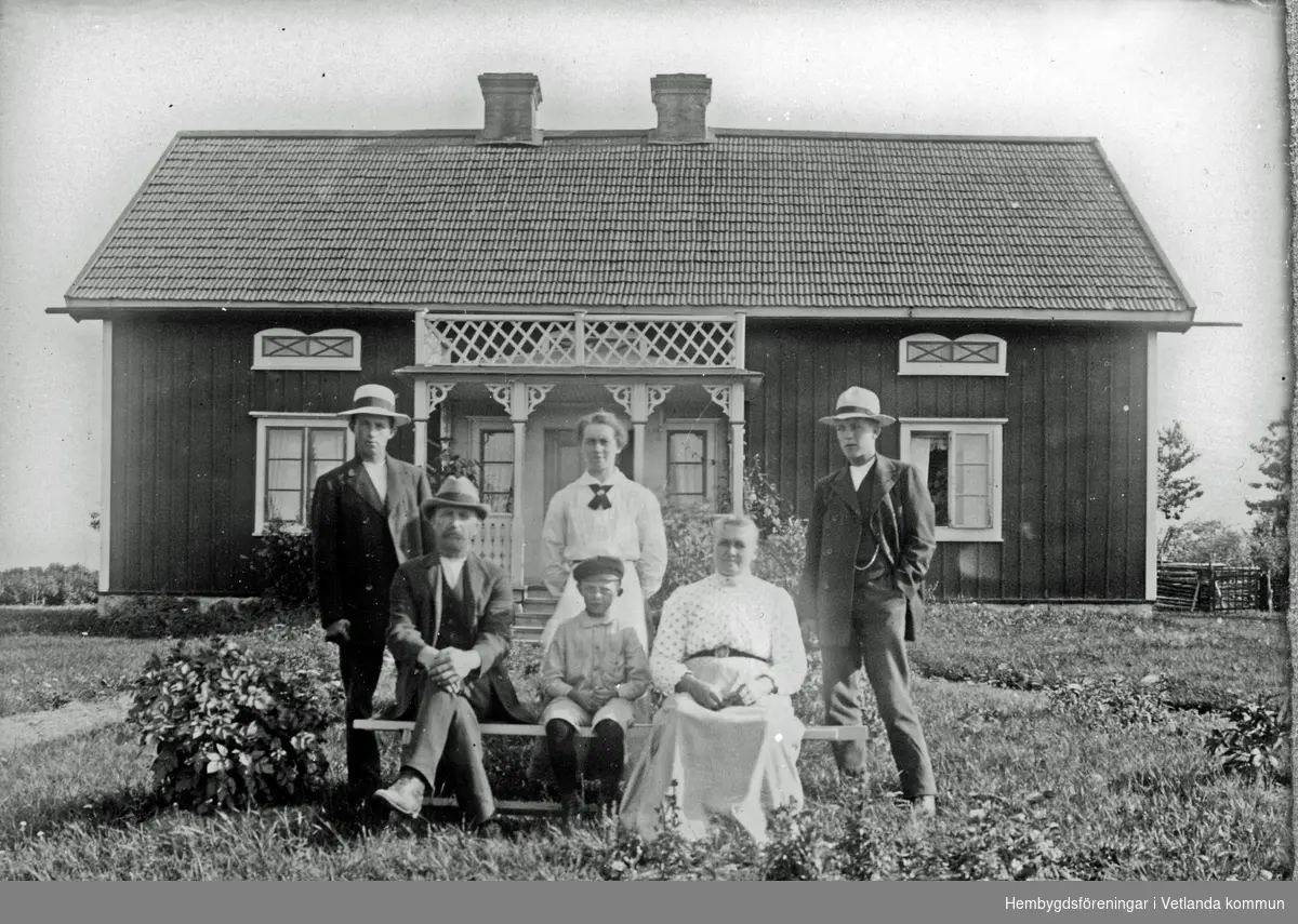 Karl Fredriksson med familj, Hässle.
