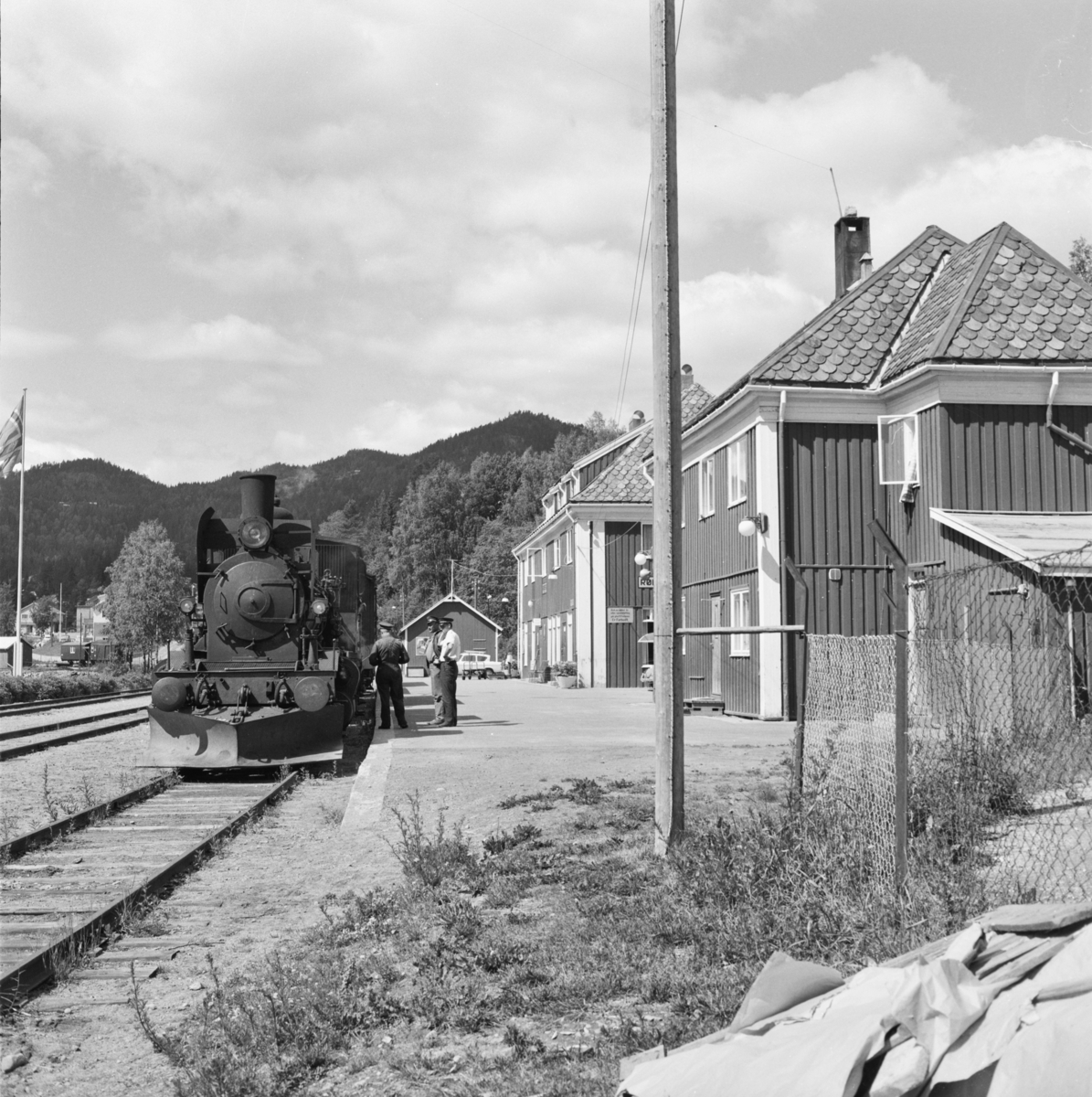 Godstog 5397 fra Kongsberg har ankommet Rødberg stasjon.