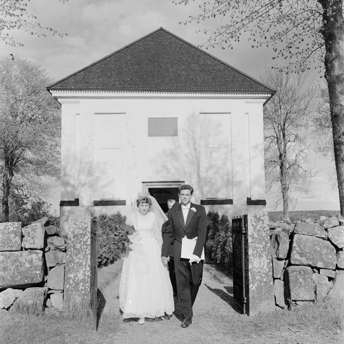Bröllop vid Holm kyrka, Holm socken, Uppland 1961