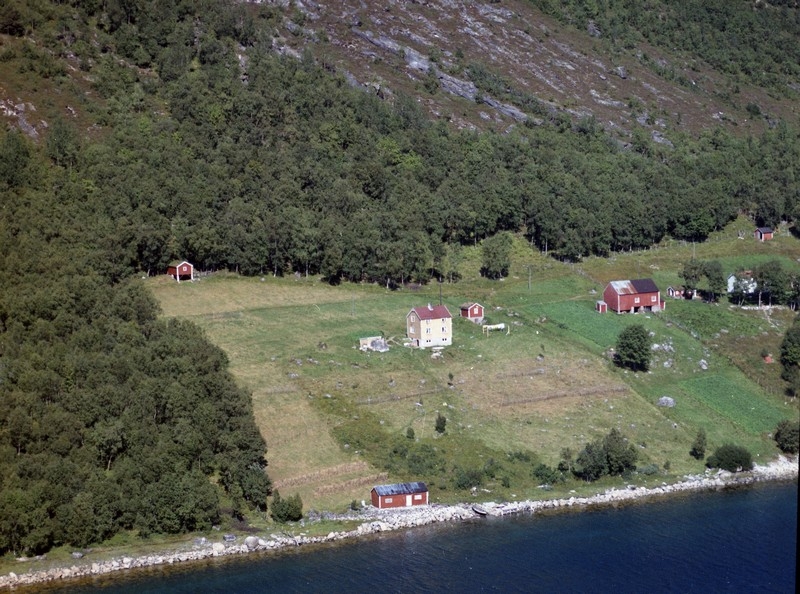 Småbruk, Indre Skårnes. Her bodde Ludvik Skårnes som var gift med Anna Sivertsen.
