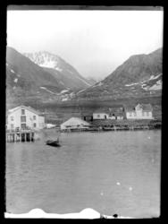 Bergsfjord fotografert fra sjøen