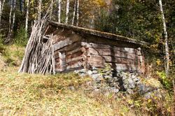 Løe fra stølen Vieren på Veståsen Ål Bygdamuseum, Leksvol