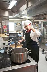 Anne Kristine Lauvik i forpleiningen på Valhall PH smakstest