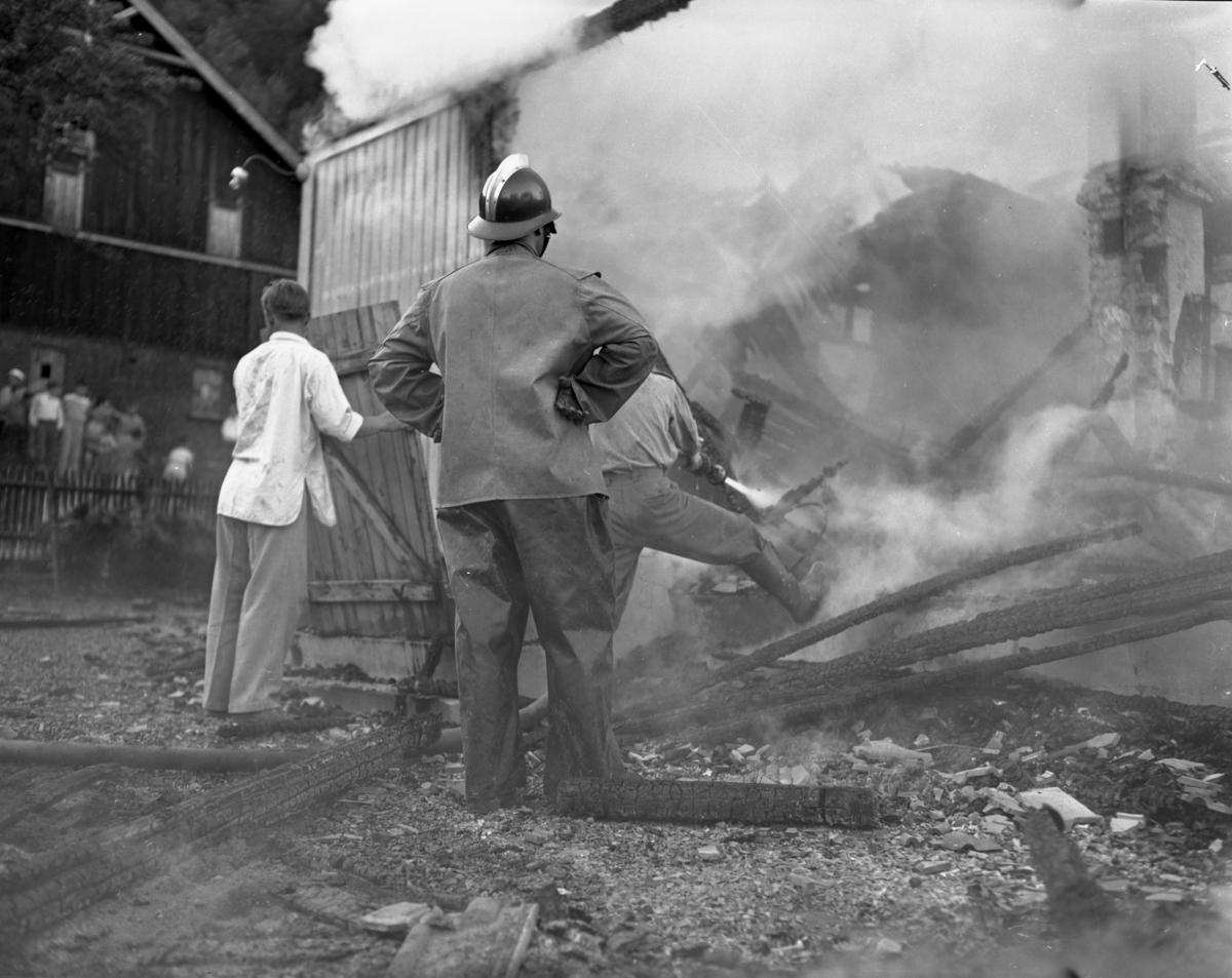 Vardens arkiv. "Brann på Borgeskogen" 15.06.1953