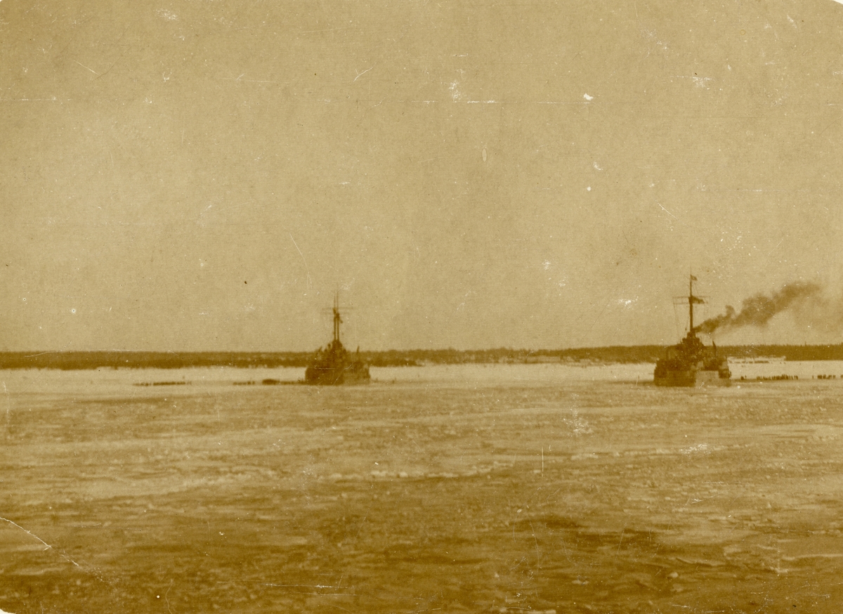 Tyska slagskeppen i eckerös hamn på Åland. Westfalen, Reinland