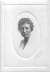 Portrett. Ansiktet til en kvinne.