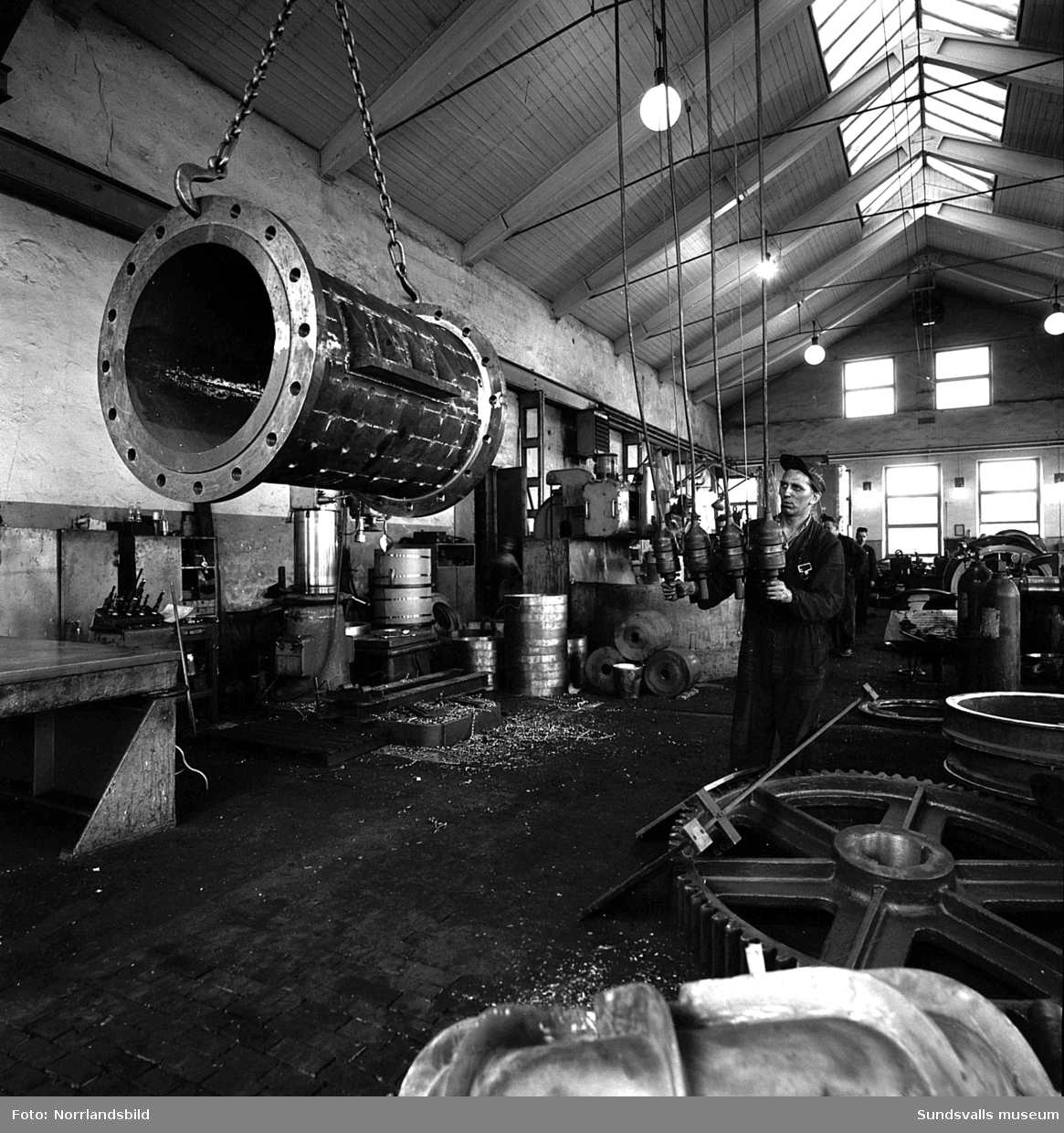 Bilder från verksamheten på Skönviks mekaniska verkstad 1950.