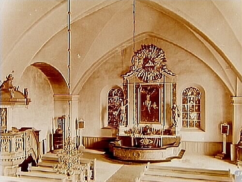 Interiör av Tillinge kyrka.
