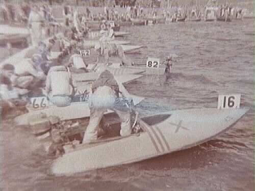 Motorbåtstävling, Norasjön 1947.Ut för start, båtarna kallades galoscher.
