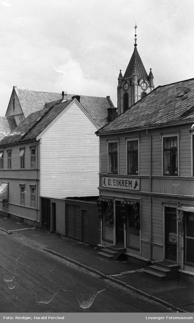Butikke O.Eikrem tatt fra vinduet i 2 etg Renbjørgården