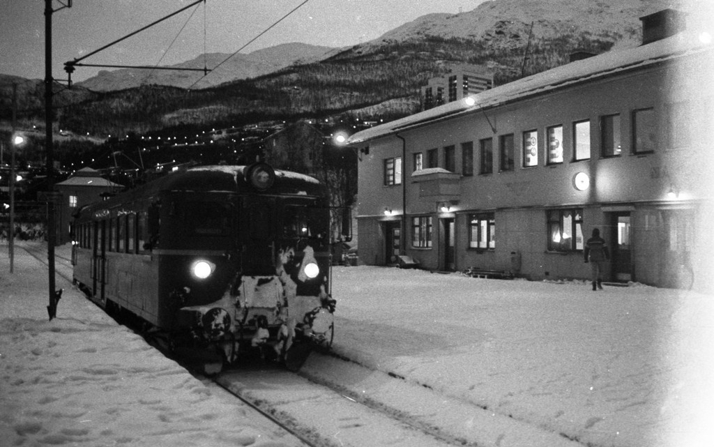 Narvik Jernbanestasjon. Motorvogn