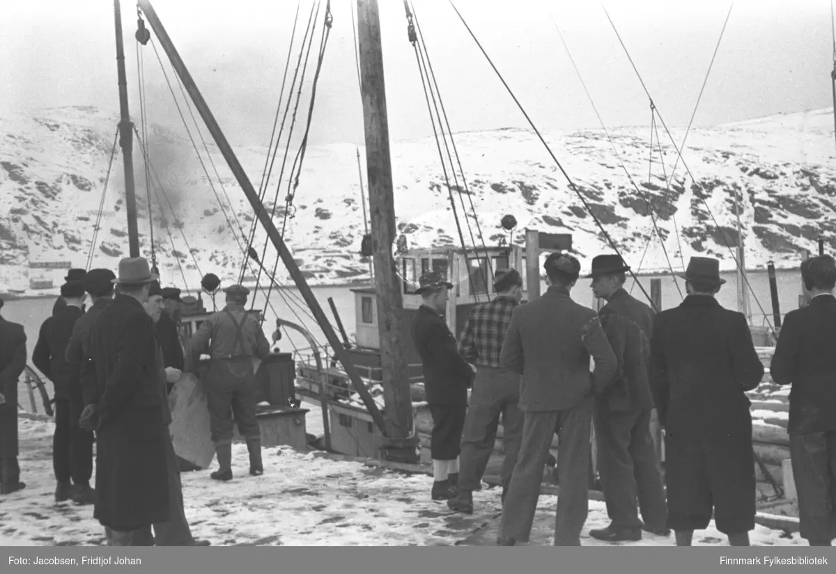 Forsyninger ankommer Hammerfest vinteren 1945-46
