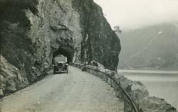 Ny veg langs Strynsvannet fra Hjelle 1925