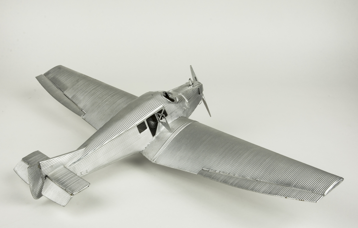 Flygplansmodell Junker F 13.
