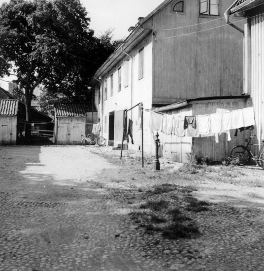 "Gamla söder" i Örebro, troligen i slutet på 1950-talet.
Bostadshus.