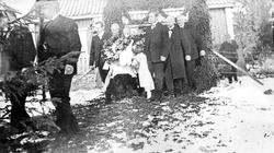 Begravelse på gården Krosby i Rødenes, Marker ca. 1910 ?. In