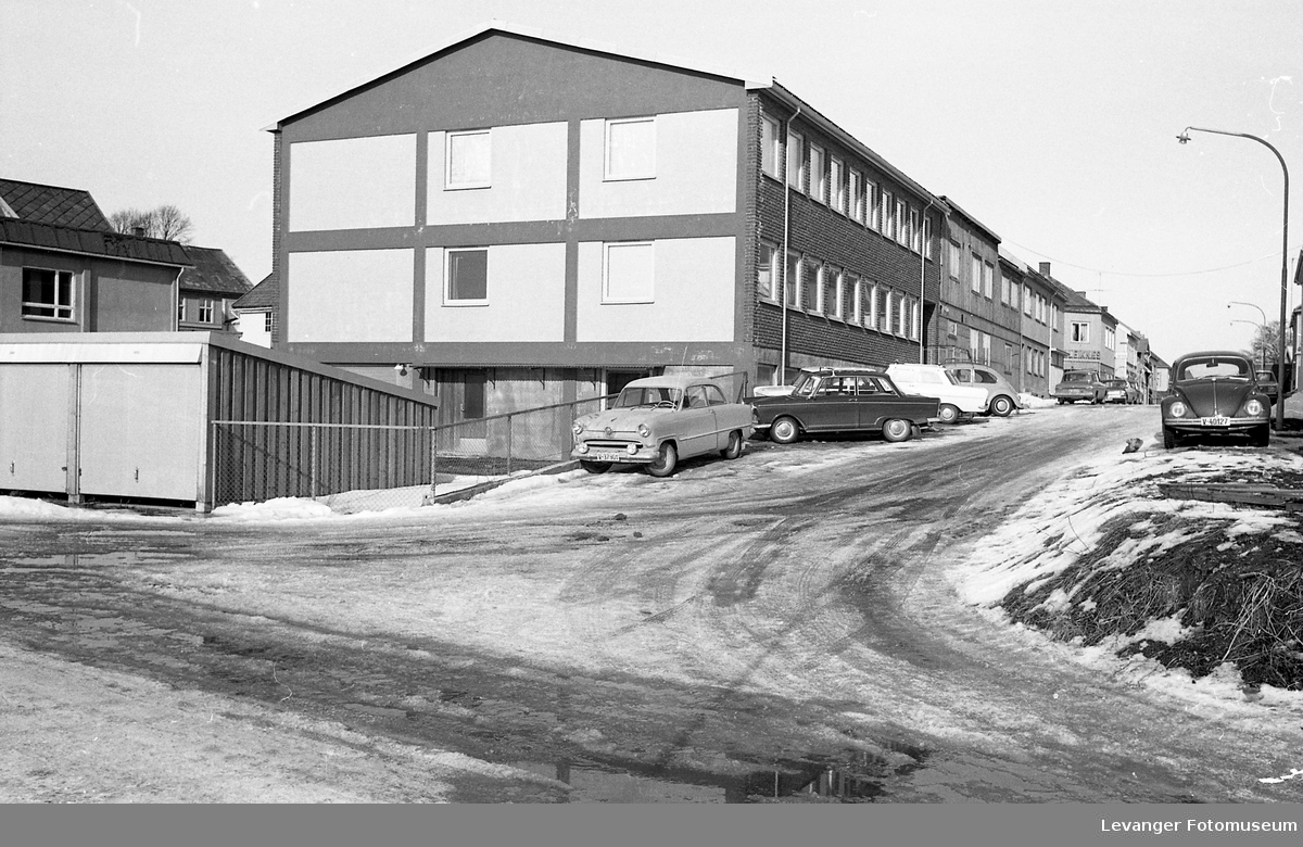 Motiver fra Trehusbyen og Bruborgsida.  Renbjørs nybygg ca 1966.
