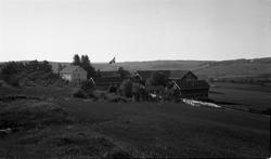 Gården Helgestad østre store i Totenvika, Østre Toten, juni 