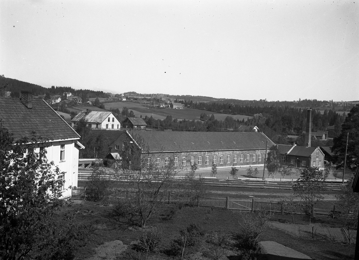 Landheim Veveri på Skreia, Ø.Toten, ca. 1935. Tre bilder.