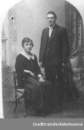 Brudeparet Tor Randen (f. 1895) og Tordis Randen (f. Skjelkvåle 1894)