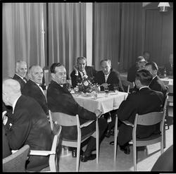 Jubilantfest for herrer. Fra kaffebordene.