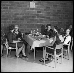 Jubilantfest for damer. Fra kaffebordene.