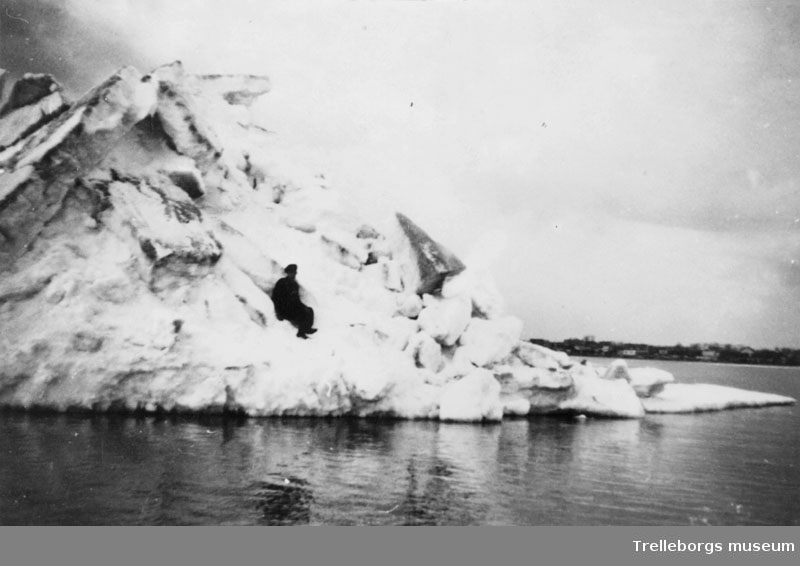 Snö och isvinter, isberg utanför Östra stranden 1953.