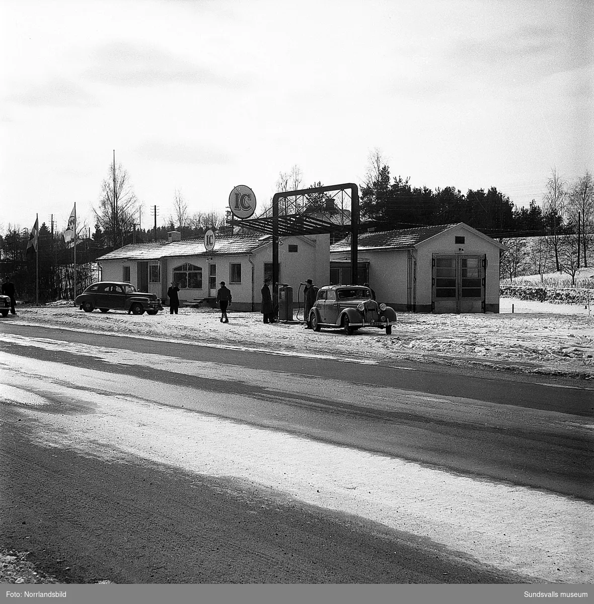 IC Motell i Kvissleby (OK) var Sveriges första motell, startades 1952. Bilder från butik, verkstad och exteriörbilder.
