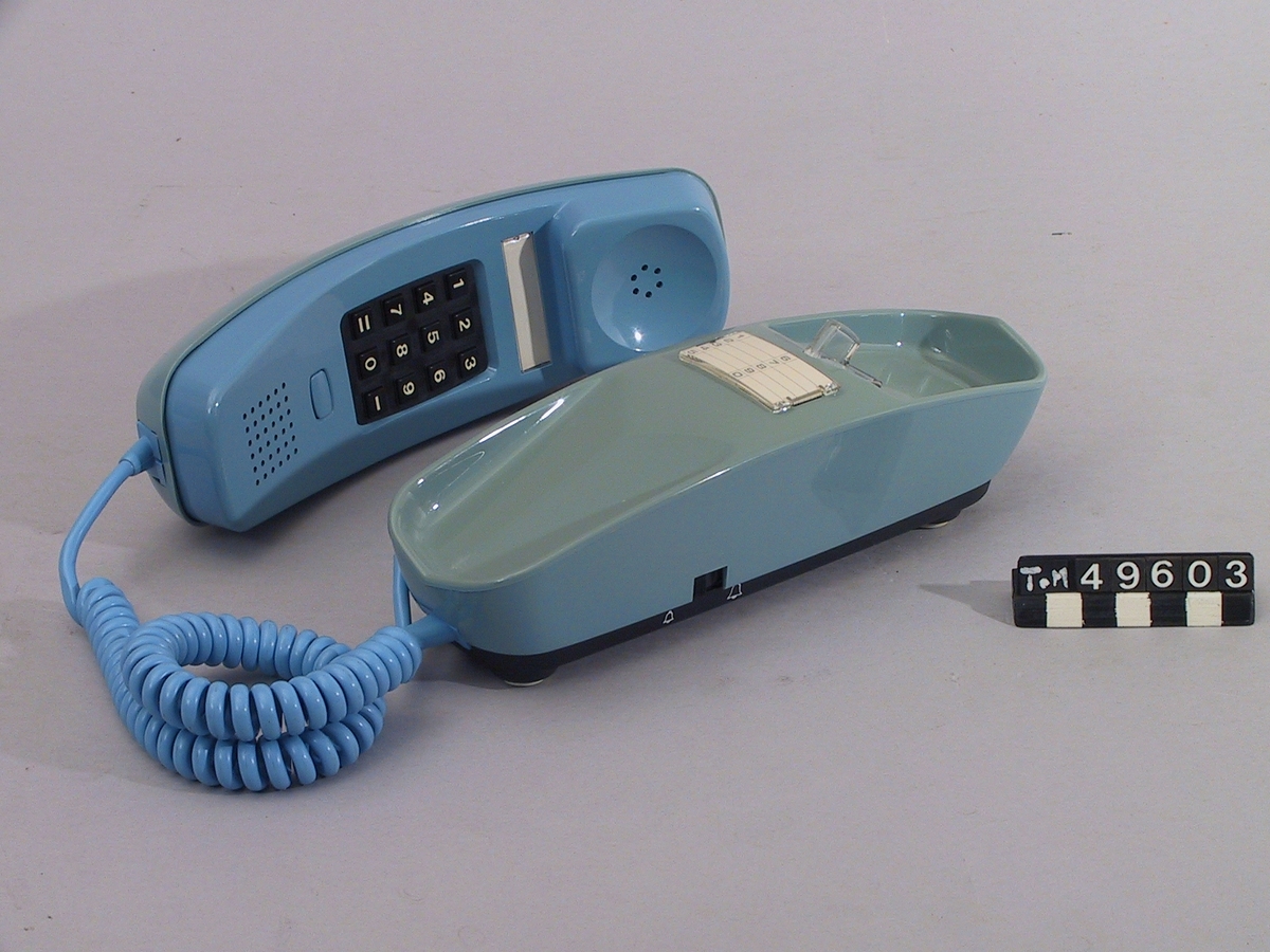 Telefonapparat med impulsval, samt minne för 10 nummer.