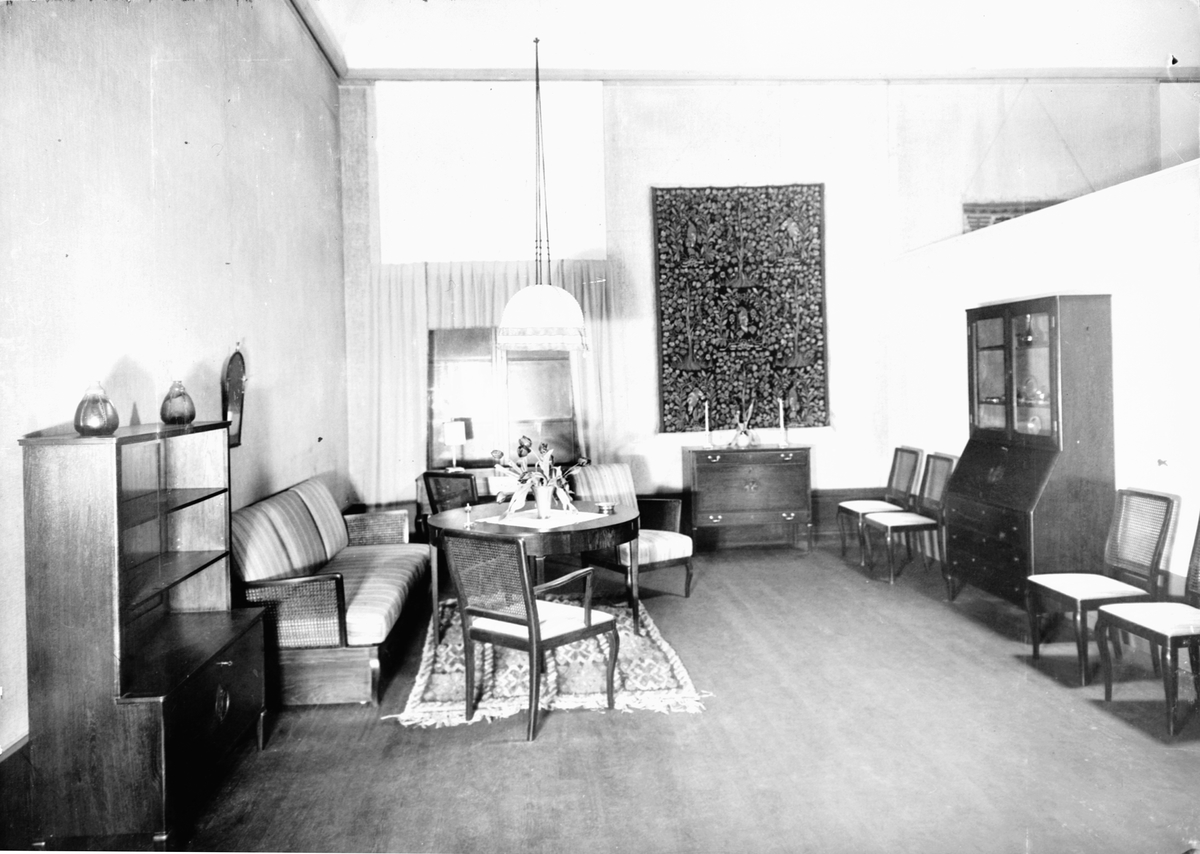 "Bygge och Bo" utställning på Liljevalchs konsthall 1925.
Rumsinteriör.