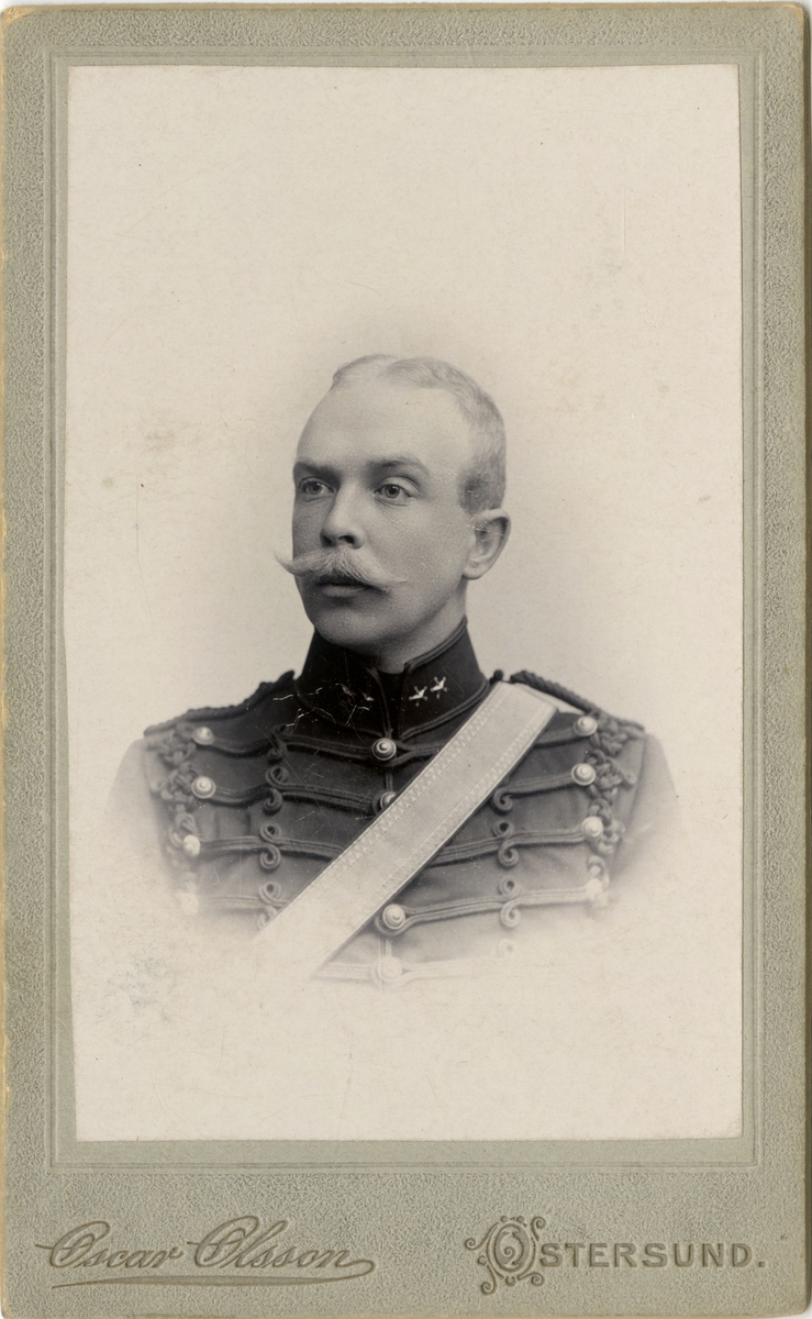 Porträtt av Ernst Georg Bolin, officer vid Norrlands artilleriregemente A 4.
