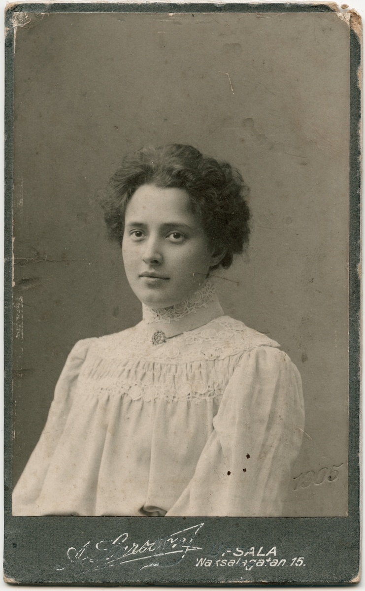 Kabinettsfotografi - Maja Nyman, Uppsala 1905