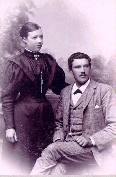 Tågmästare C. Höglund med fru.