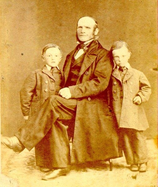 G W Lundin med sönerna Albert och Otto.