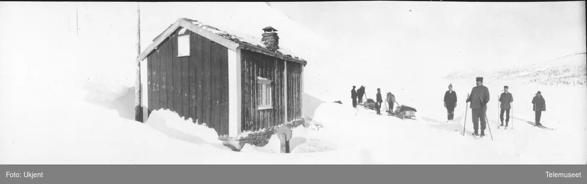 Telegrafdirektør Heftyes reise i Nord- Norge 1911. Avgang på ski fra Krukkistuen 7.mars. 