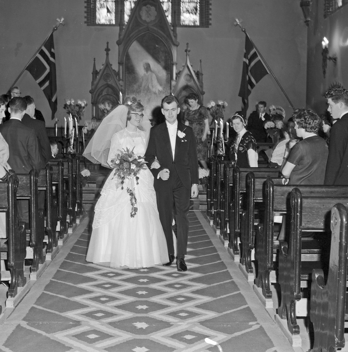 Brudepar i kirken - bestiller Alfred Kvalavåg
