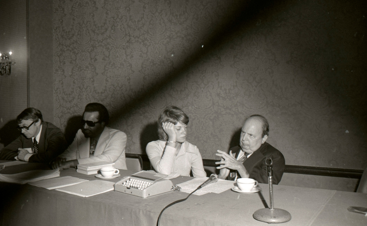 Bild tagen vid resa till USA i september 1977, då var det de dövblindas världskongress i New York, den första Helen Keller-konferensen.