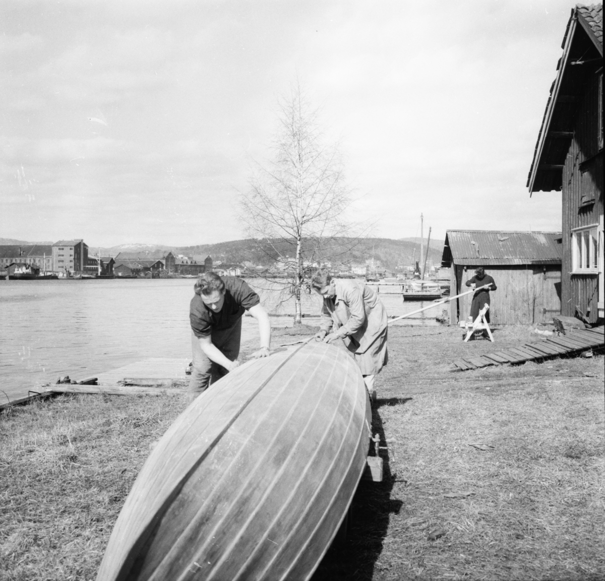 Vardens arkiv. "Roklubben i Porsgrunn" 24.04.1954