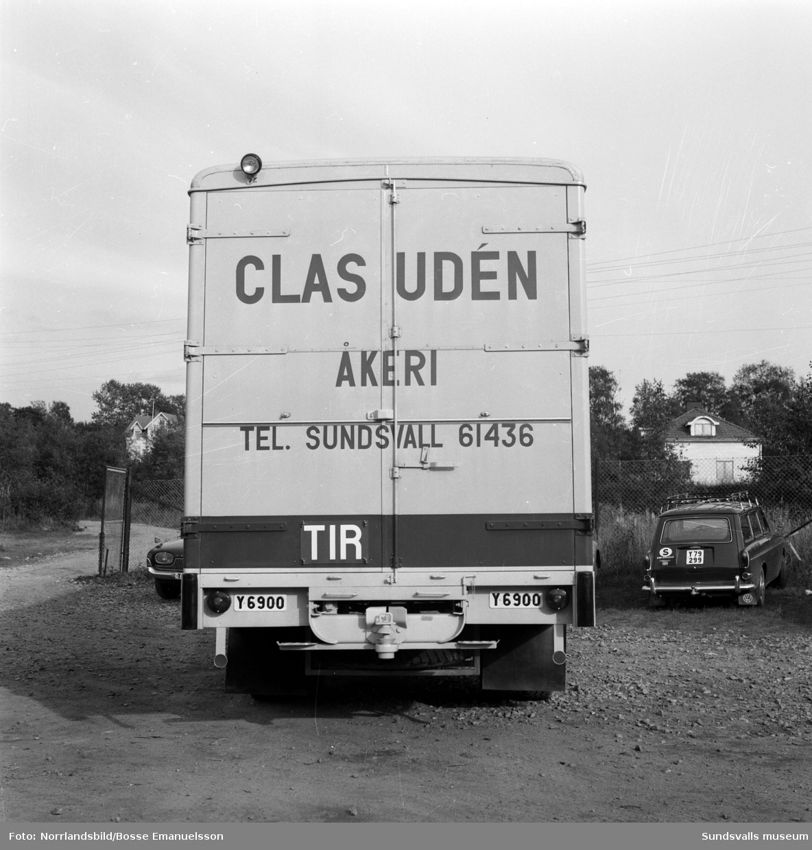 Clas Udén Åkeri i Kvissleby. Lastbil för möbeltransporter.