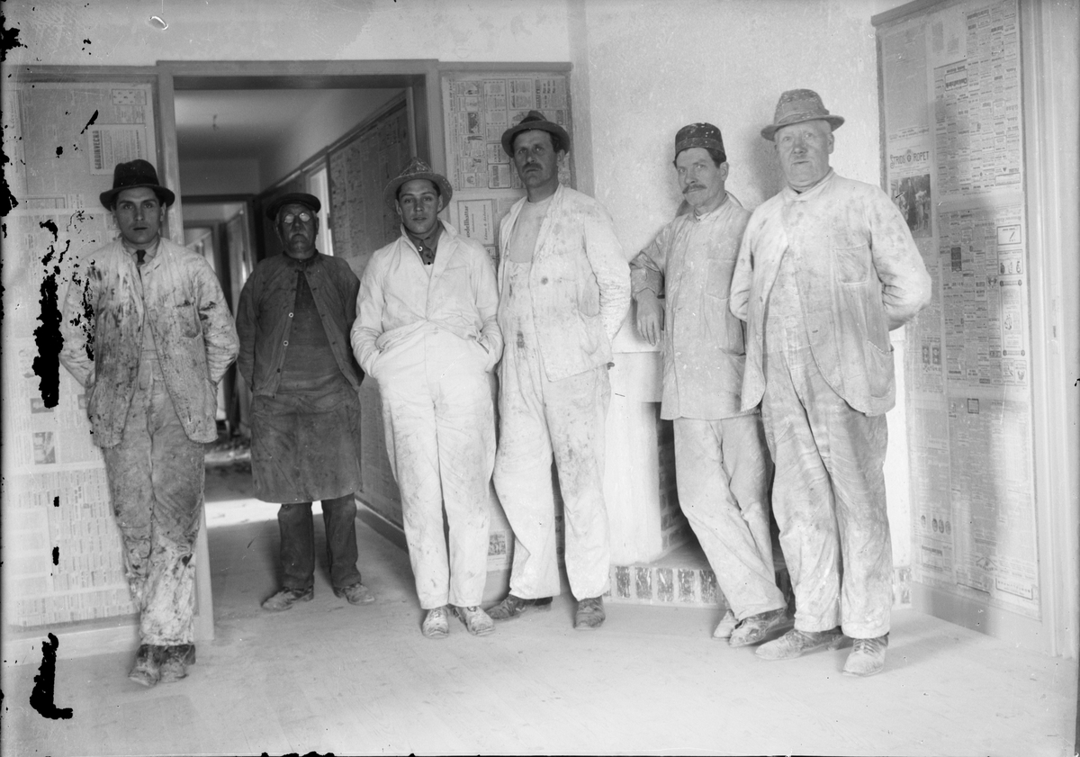 Murare och målare som var med och byggde Östhammars lasarett, Östhammar, Uppland 1916