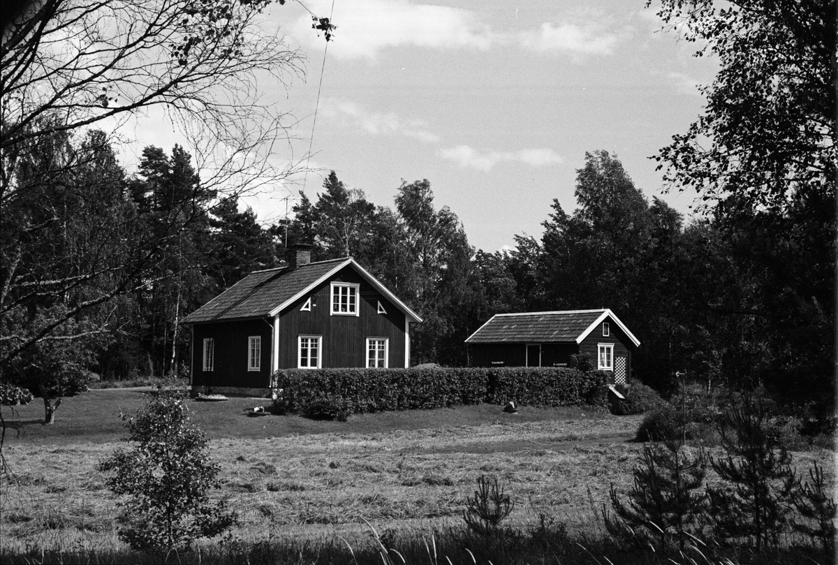 Vy över Saringe 4:6, Karlslund, Tuna socken, Uppland 1987