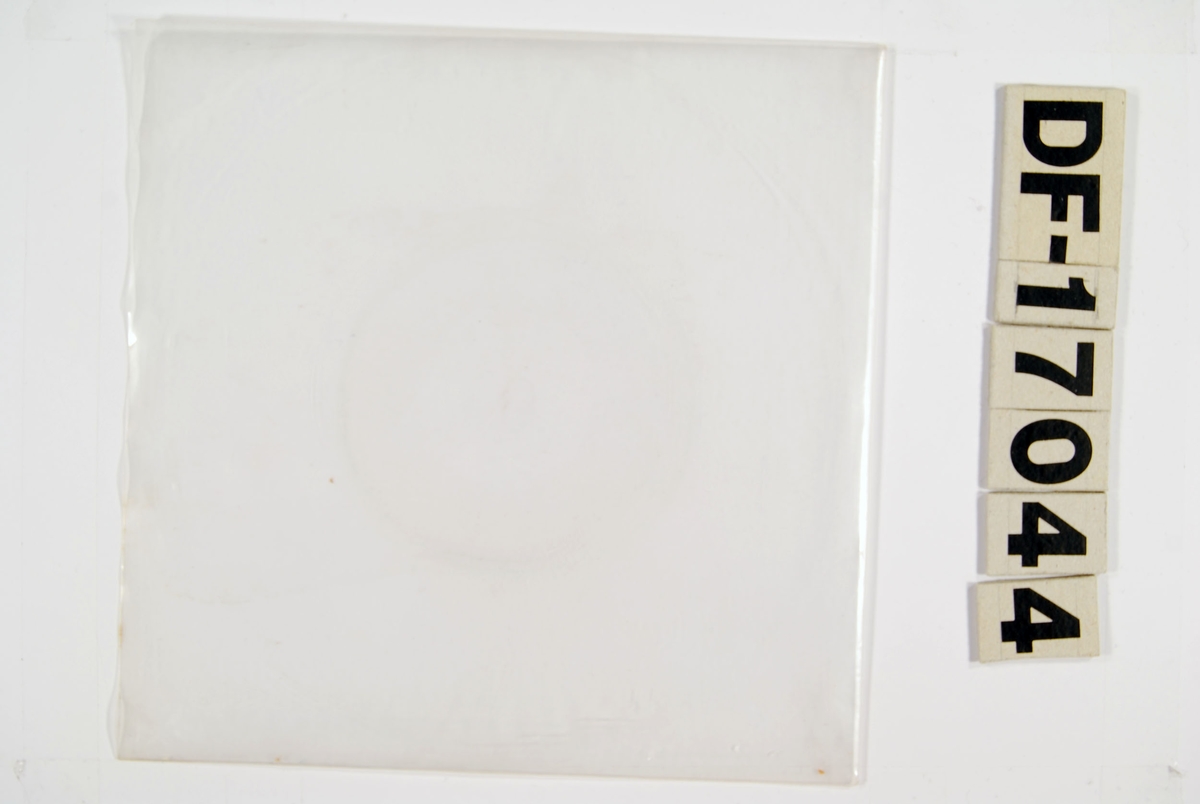 Bilde av Neil Sedaka til høyre. Hvit stripe med tekst på til venstre. Baksiden av coveret har en list over Neil Sedakas andre singler.