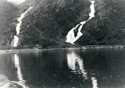 To fosser ved Sandvatnet i Lillledalen i Sunndal. Hallarvass