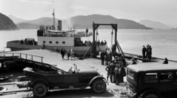 Bilferga Gautes ved fergekaia i Kvisvik i Tingvoll kommune. 