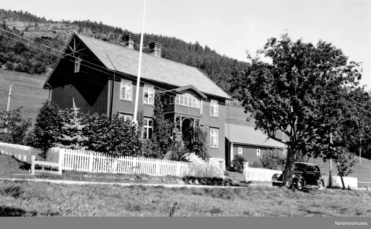 Stangvik Sparebank, i Stangvik, Kvanne, Surnadal kommune. Fotograf er ...