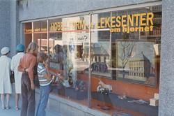 Foto fra Sverdrups bokhandel i jubileumsåret 1974, da bedrif