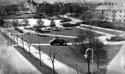 Foto fra parken på
Kirkelandet i Kristiansund, hvor vi ser e