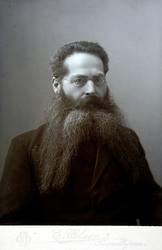 Foto av en ukjent mann. Kan være Jensine Wilhelmine Johnsens